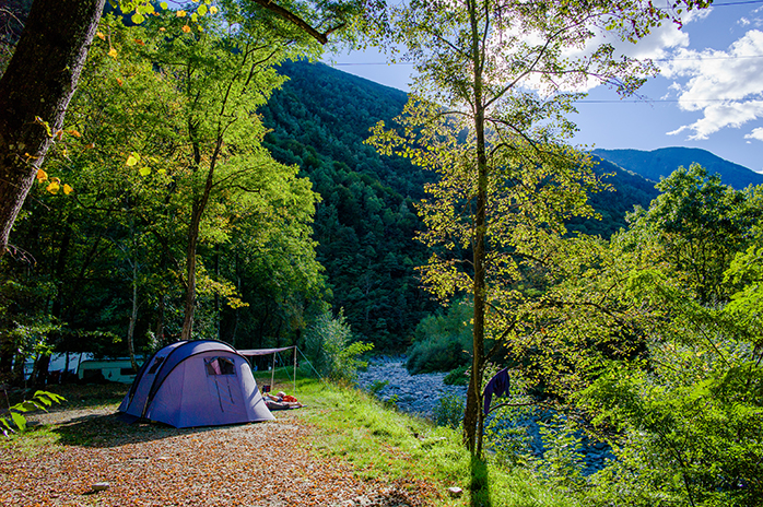 Campen direkt am Flussufer, Ferien mit den Kindern im Tessin