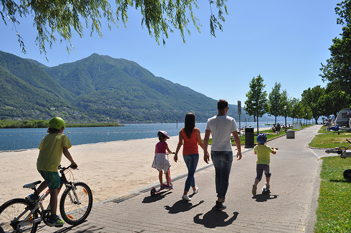 Camping direkt an der Promenade in Campofelice, Tessin